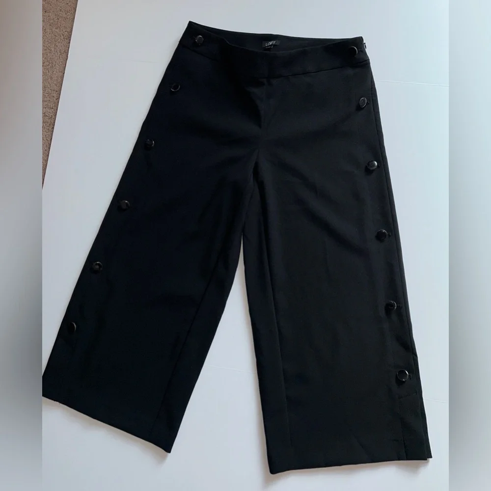 LOFT Woman’s‎ Pants Black Wide Leg Cropped Side Buttons Size 4 - Picture 8 of 16